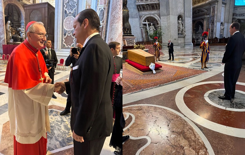 El ministro de Relaciones Exteriores rindió honor ante el cuerpo presente de su santidad el papa Francisco. Foto: Cancillería