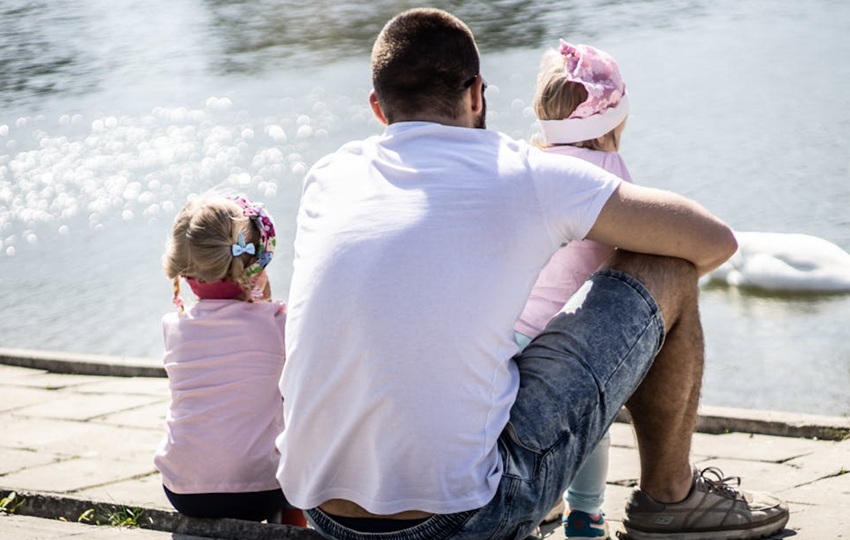 Muchos hombres son padres solteros. Foto: Pexels