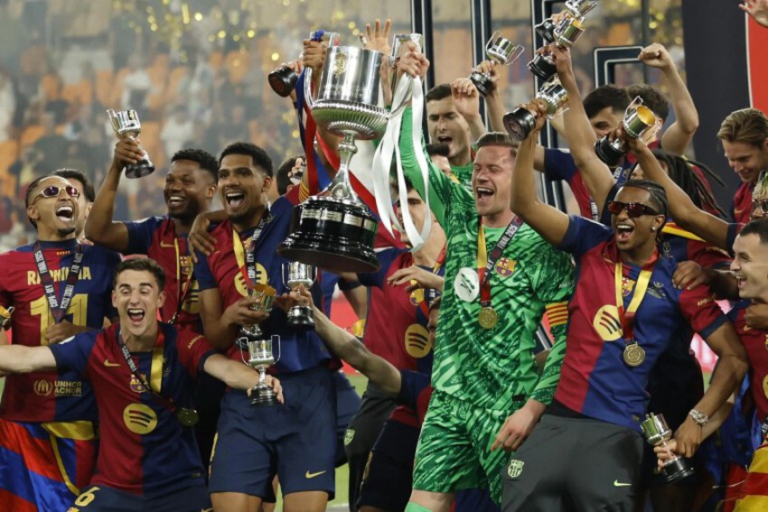 Celebración del FC Barcelona al ganar el título. Foto: EFE