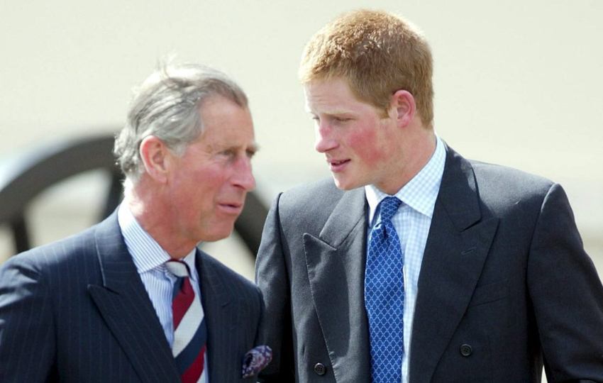 El rey Carlos III y su hijo menor, el príncipe Enrique. Foto: EFE / Gerry Penny