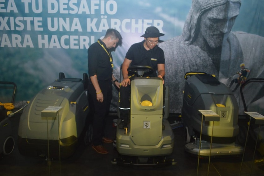 La empresa cuenta con equipos especializados en la limpieza de locales y residencias. Foto: Cortesía
