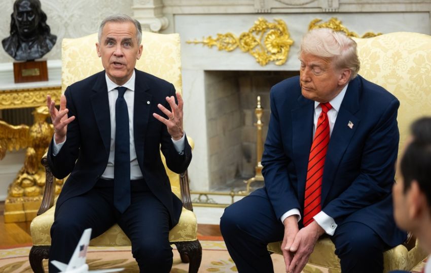 El presidente estadounidense Donald Trump (derecha) y el primer ministro canadiense, Mark Carney (izq.), Foto: EFE