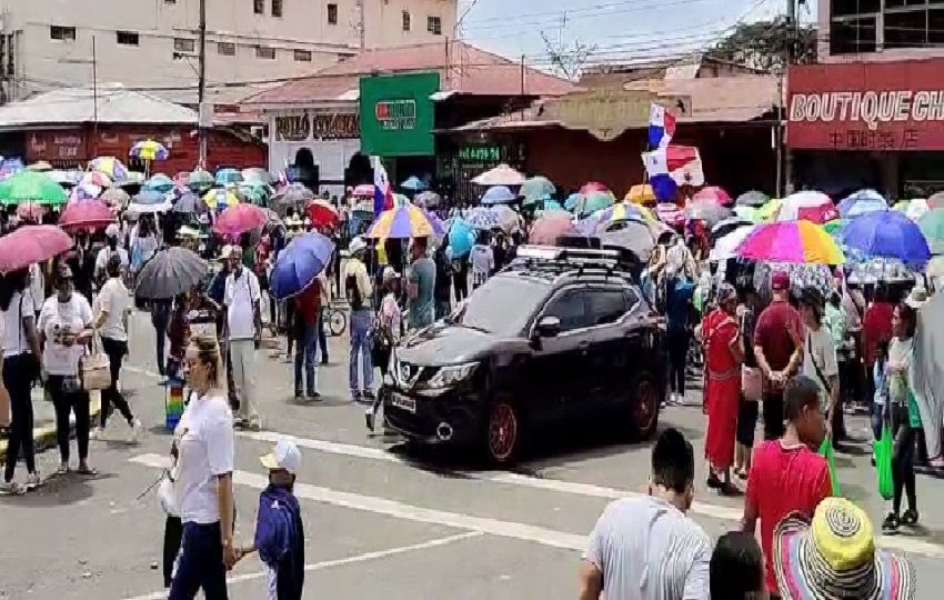 Personal de la Defensoría del Pueblo también se mantuvo al tanto de las condiciones físicas, alimentación y medicamentos de los 20 aprehendidos. Foto. Eric Montenegro