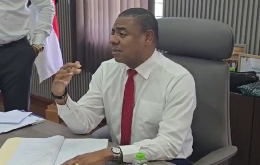 El alcalde de Colón Diógenes Galván dijo que que mantendrá la medida de suspensión de pagos hasta que los procesos judiciales en curso sean resueltos.Foto. Diómedes Sánchez El alcalde de Colón Diógenes Galván dijo que que mantendrá la medida de suspensión de pagos hasta que los procesos judiciales en curso sean resueltos.Foto. Diómedes Sánchez