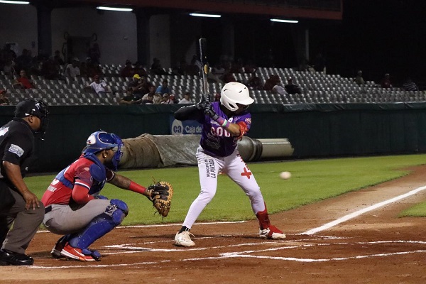 Coclé tiene la ventaja ante Panamá Metro en la serie semifinal del béisbol  mayor. Foto: Fedebeis