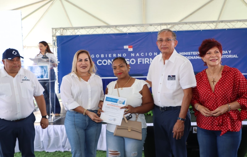 Familias se vieron beneficiadas con la entrega: Foto: Cortesía. 