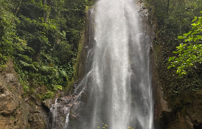Los expertos desrtacan que el trayecto hasta la cascada se realiza a pie y demora dos horas ida y vuelta.  Foto. Eric Montenegro