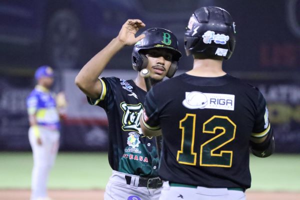 Coclé y Bocas del Toro inician la serie final en el béisbol mayor en el Rod Carew. Foto: Fedebeis