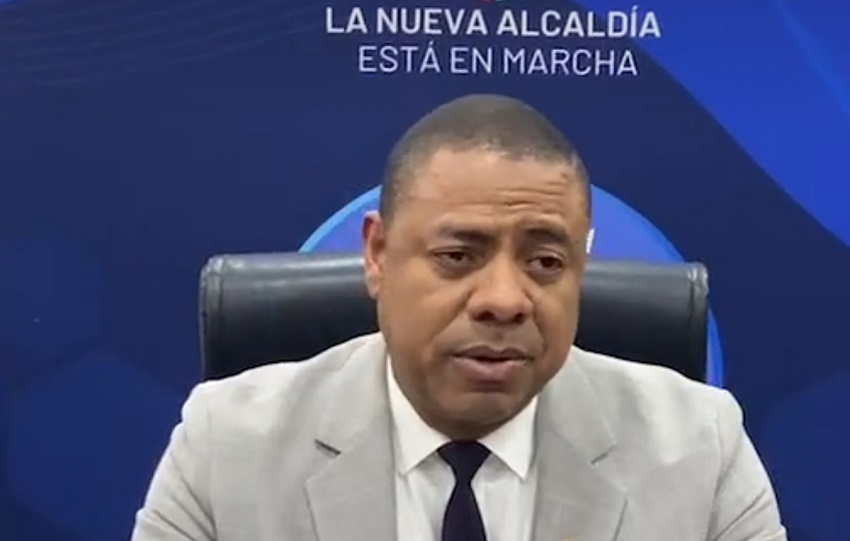 El alcadel Diógenes Galván dijo que habrá  permisos para las actividades nocturnas en espacios debidamente autorizados, como bares, discotecas y restaurantes.  Foto. Diómedes Sánchez