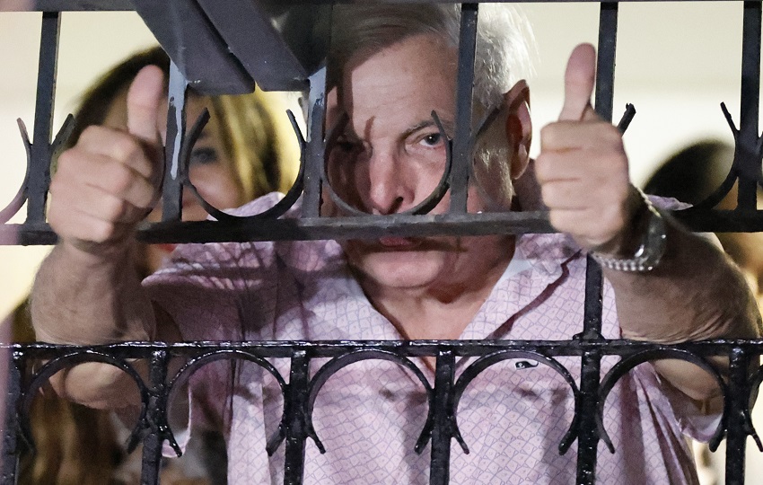 Llegada del expresidente Ricardo Martinelli a Colombia ha generado críticas. Foto: EFE