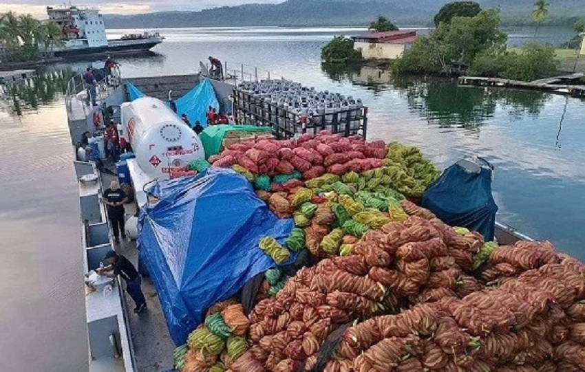 Durante la crisis del 2023 el Senan apoyó con el movimiento de mercancía desde Bocas de Toro para abastecer el mercado local en Colón. Foto. Archivo