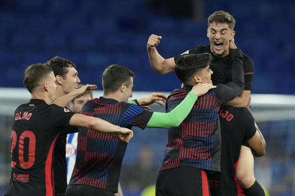 Jugadores del Barcelona festejan el título en la liga española. Foto: EFE
