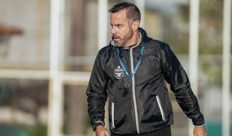 Enrique 'Kike' García, técnico del Tauro. Foto:@Tauro FC