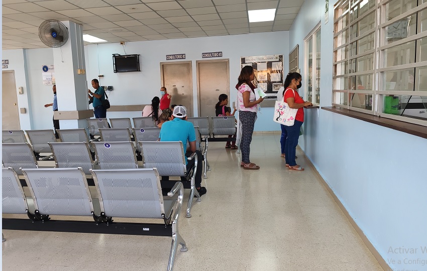 Se ha avanzado en la renovación de los equipos médicos del cuarto de urgencias, al igual que del mobiliario y de un servicio dispensarial que operará viernes, sábados y domingos por un periodo inicial de tres meses. Foto. Eric Montenegro