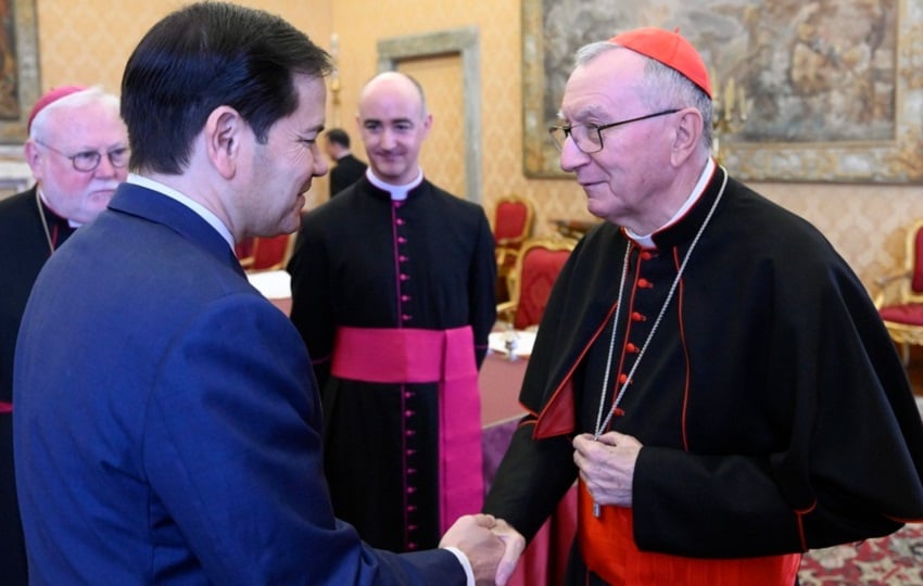 El secretario de Estado estadounidense, Marco Rubio, durante su reunión con el secretario de Estado del Vaticano, Pietro Parolin. Foto: EFE