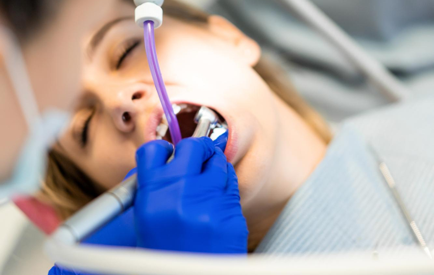 Limpieza dental. Foto: Ilustrativa / Freepik