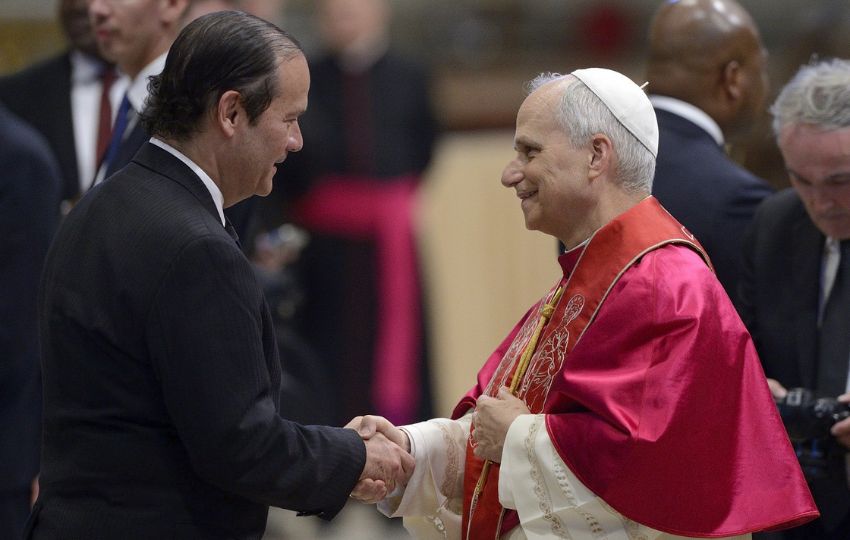 El canciller panameño, Javier Martínez-Acha, junto al papa León XIV. Foto: EFE
