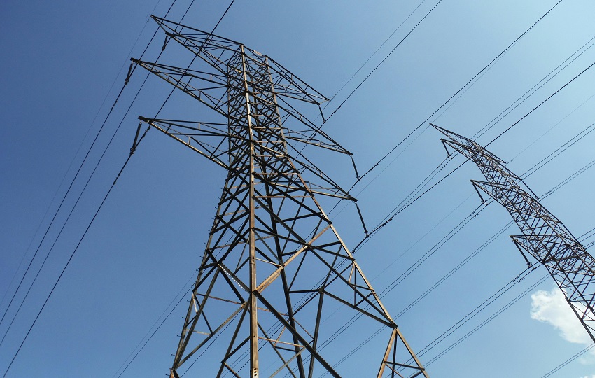 Este proyecto podría reducir la tarifa eléctrica a nivel local.  Foto: Pexels