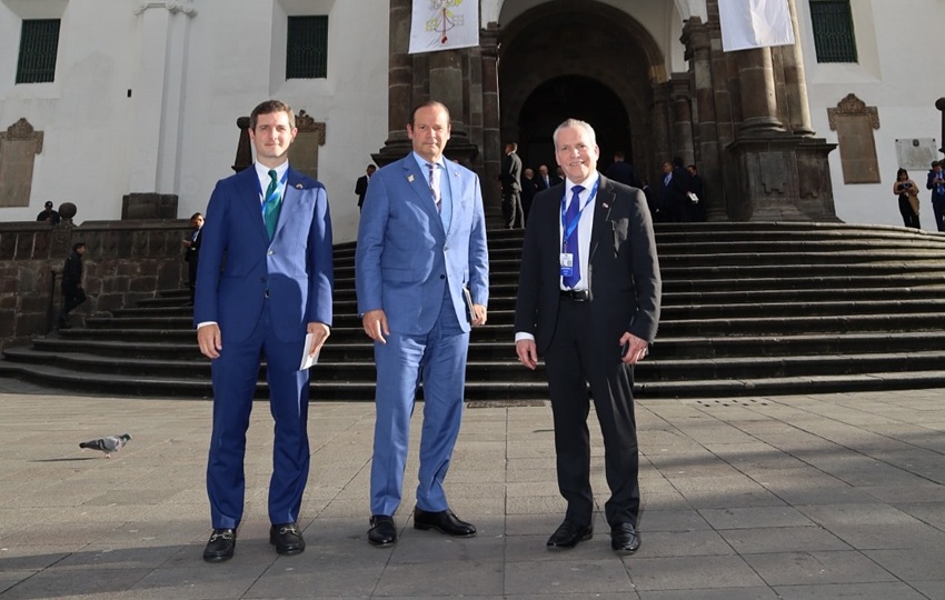 El canciller Javier Martínez-Acha junto al vicecanciller Carlos Hoyos y el embajador Alfredo Montaner. Foto: Cortesía