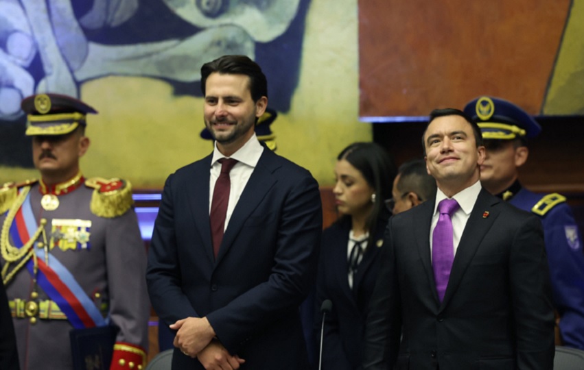 Daniel Noboa en el acto de investidura con el que inaugurará su nuevo mandato. EFE/ José Jácome
