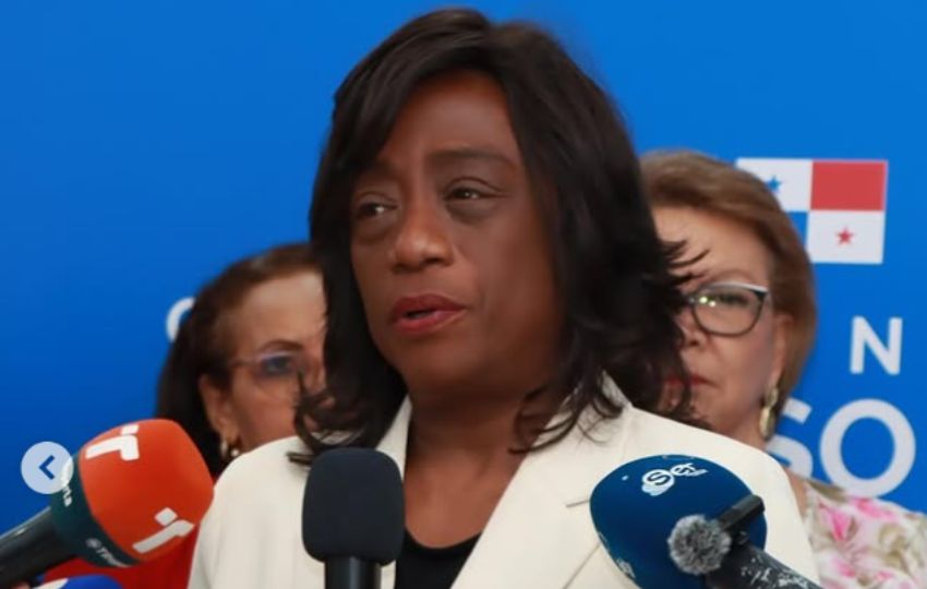 Lucy Molinar, ministra de Educación. 