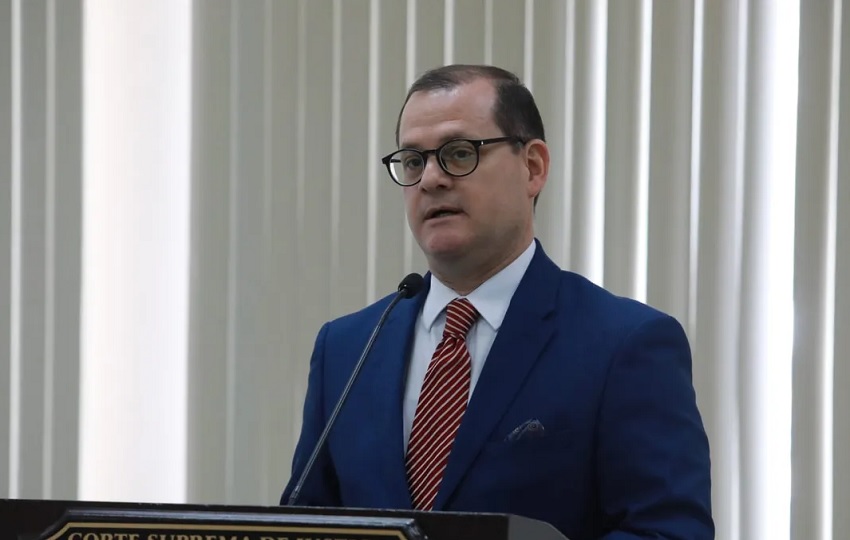 El vicealcalde Roberto Ruíz Díaz ejerce funciones privadas como abogado. Foto: Cortesía