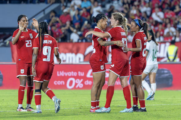 Jugadoras del equipo femenino mayor de Panamá. Foto: EFE