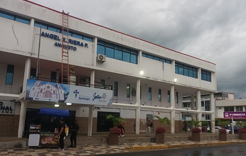 La autoridad municipal informó que ya se dio la orden a los Jueces de Paz para que a los que violen el decreto sean sancionados . Foto. Melquíades Vásquez