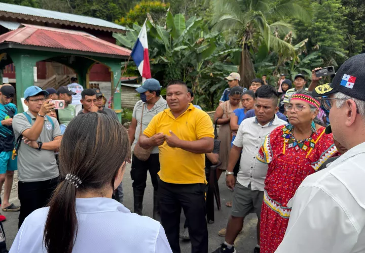 Diálogo entre los representantes del Ejecutivo y dirigentes de Chiriquí Grande. Foto: Cortesía