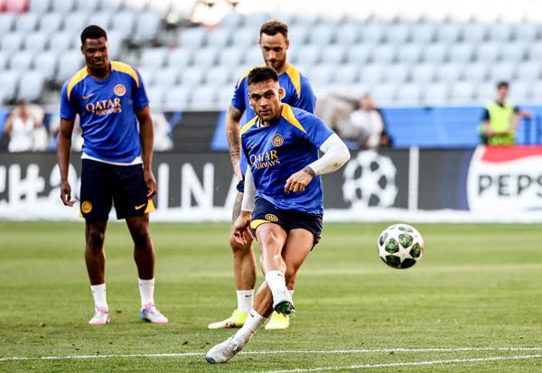 Lautaro MartÍnez durante los entrenamientos del Inter de Milán. Foto: EFE
