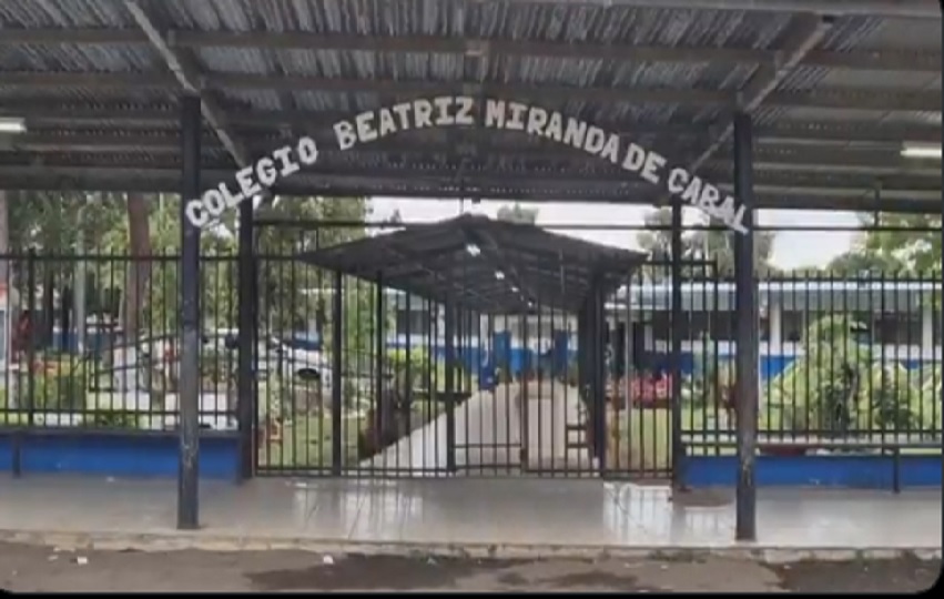 Las autoridades de salud realizaron una inspección del plantel. Las autoridades de salud realizaron una inspección del plantel.