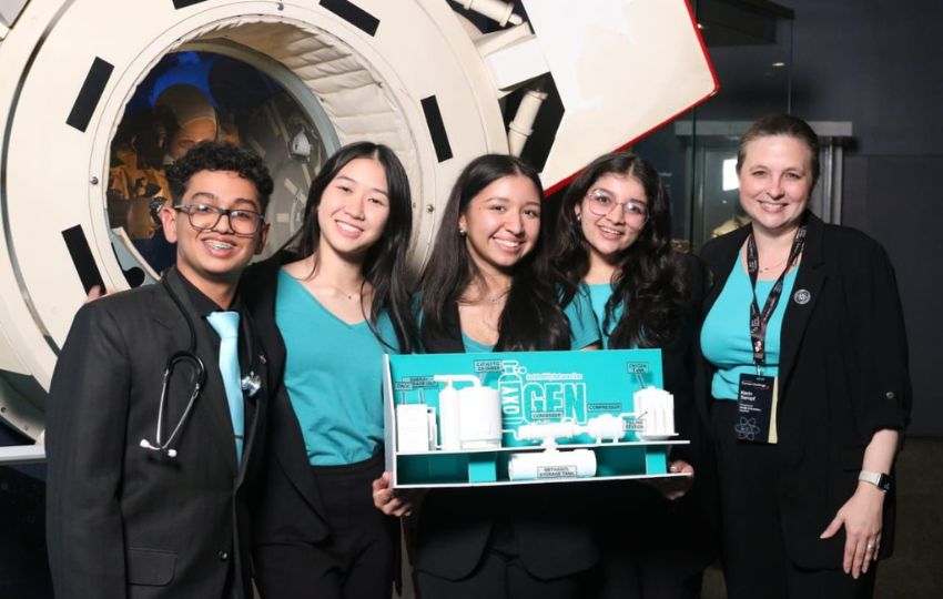 estudiantes_nasa_2.jpg estudiantes_nasa_2.jpg