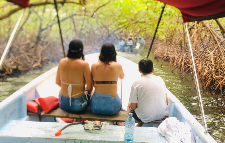 Las visitas a los diversos lugares deben llevarse a cabo con los guías locales. Foto. Diómedes Sánchez