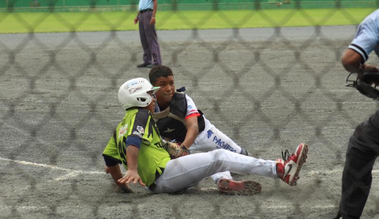 Anthony Castillo anotó la segunda carrera de Panamá Oeste. Foto: Fedebeis