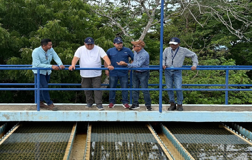 Las autoridades realizan la inspección de la potabilizadora Roberto Reyna. Foto. Cortesía. Idaan
