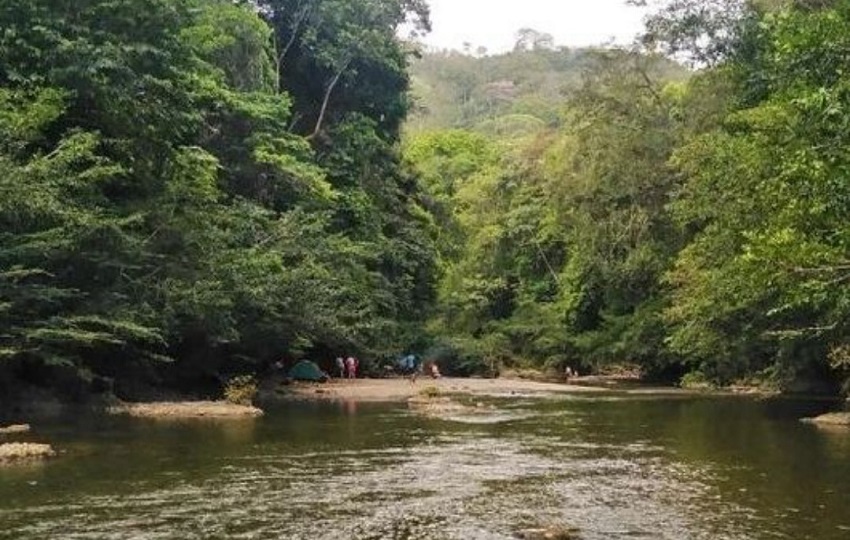 Las familias gozan de las aguas de los diversos ríos. Foto. Diómedes Sánchez