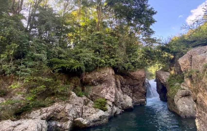 Nacionales y extranjeros pueden disfrutar de las relajantes aguas de sus ríos. Foto. Diómedes Sánchez
