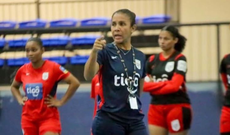 Amarelis De Mera es la entrenadora del seleccionado nacional femenino de futsal. Foto: FPF