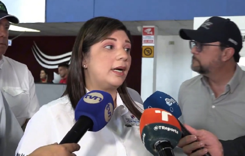 La ministra de Trabajop y Desarrollo Laboral, Jackeline Muñoz, informó sobre la última decisión de la empresa bananera.