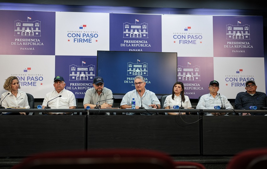 Autoridades que conforman la Comisión de Alto Nivel. Foto: Cortesía