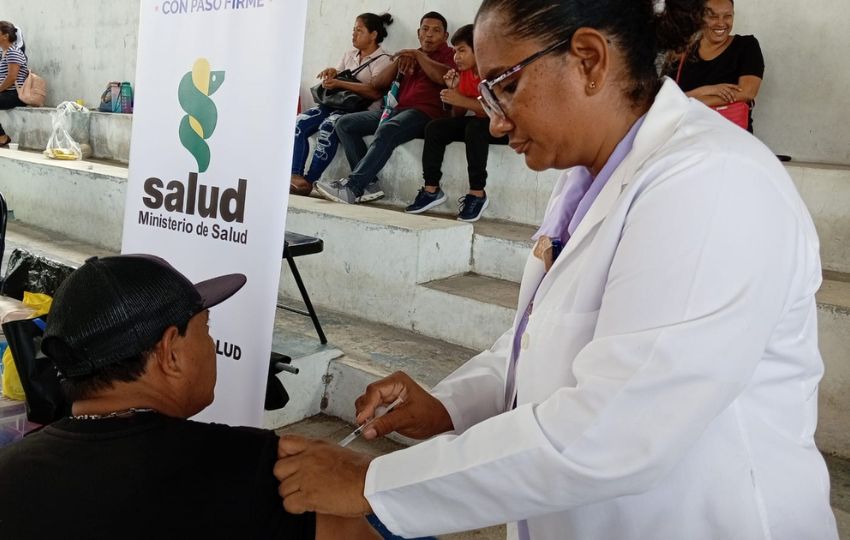 Las autoridades sanitarias recomiendan vacunarse contra esta infección cada año. Foto: Cortesía
