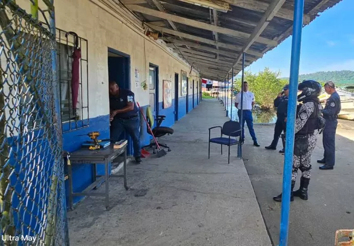 El incidente causó daños materiales en puertas y cerraduras. Foto: Cortesía