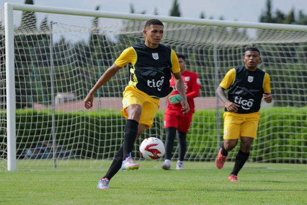 Selección Sub-20 de Panamá en los entrenamientos en Francia. Foto: FPF