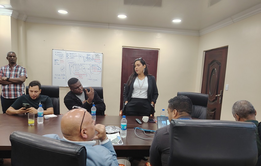 Xiomara Jiménez de Ingeniería Municipal, detalló la evolución mensual de la recaudación, con un crecimiento sostenido desde inicios del año . Foto. Diómedes Sánchez