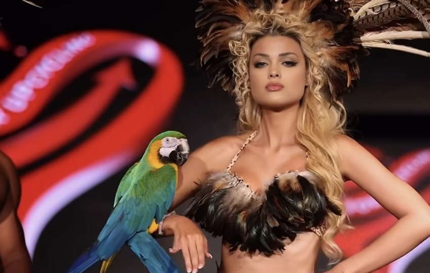 Modelos desfilaron con aves vivas, símbolos de libertad y del delicado vínculo entre la humanidad y la naturaleza. Foto: Cortesía