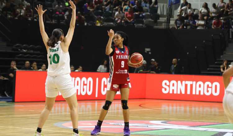 Vivian Grenald de Panamá en el partido contra México en el Centrobasket U16. Foto: Fepaba