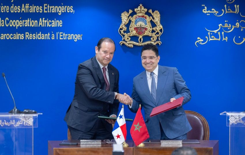  El ministro de Asuntos Exteriores, Cooperación Africana y Marroquíes Expatriados de Marruecos, Nasser Bourita (dcha.), y el ministro de Asuntos Exteriores de Panamá, Javier Eduardo Martínez (i). Foto: EFE
