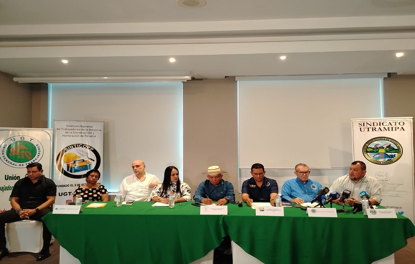 Representantes de extrabajadores de la mina de cobre.  Foto: Cortesía