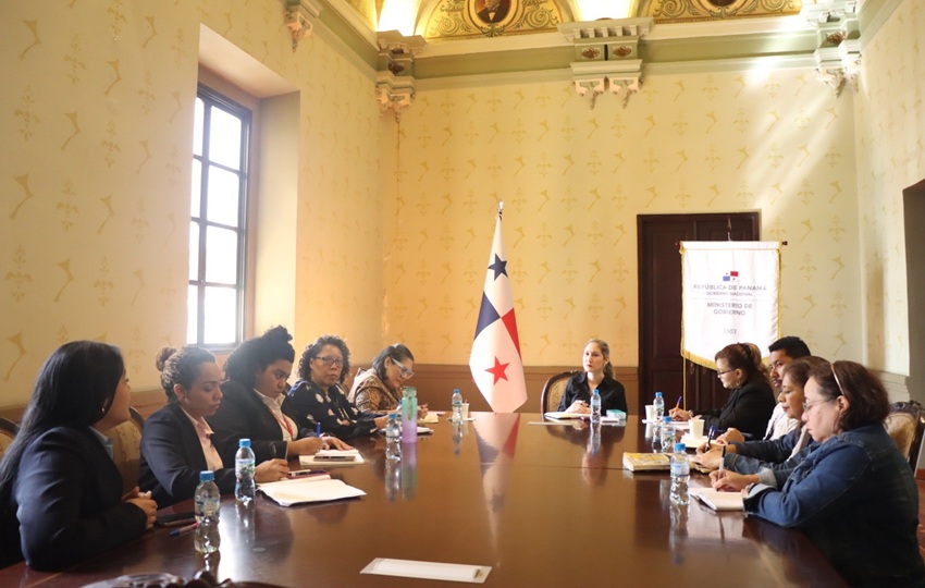 Funcionarios del Ministerio de Gobierno y del Órgano Judicial se reunieron esta semana. Foto: Cortesía