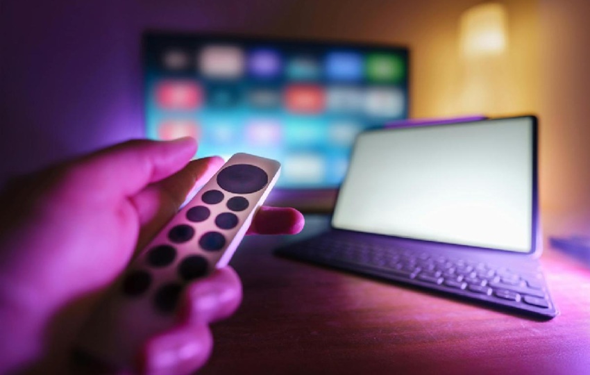 Una vez que un dispositivo está infectado, los cibercriminales no se detienen en la app de streaming. 